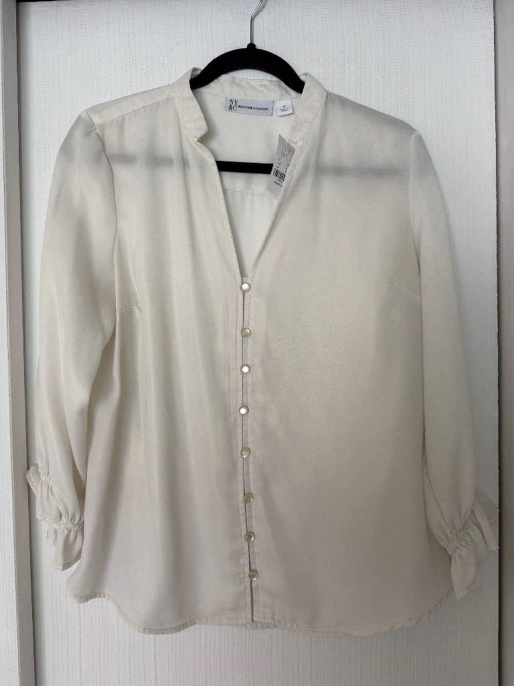 New York & Company Ivory Button-Front Blouse – Size Medium – New With Tags